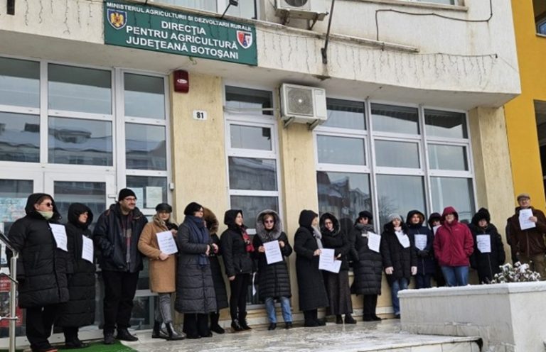 protestul-angajatilor-apia-botosani-s-a-extins-la-toate-centrele-din-judet-foto-XSy